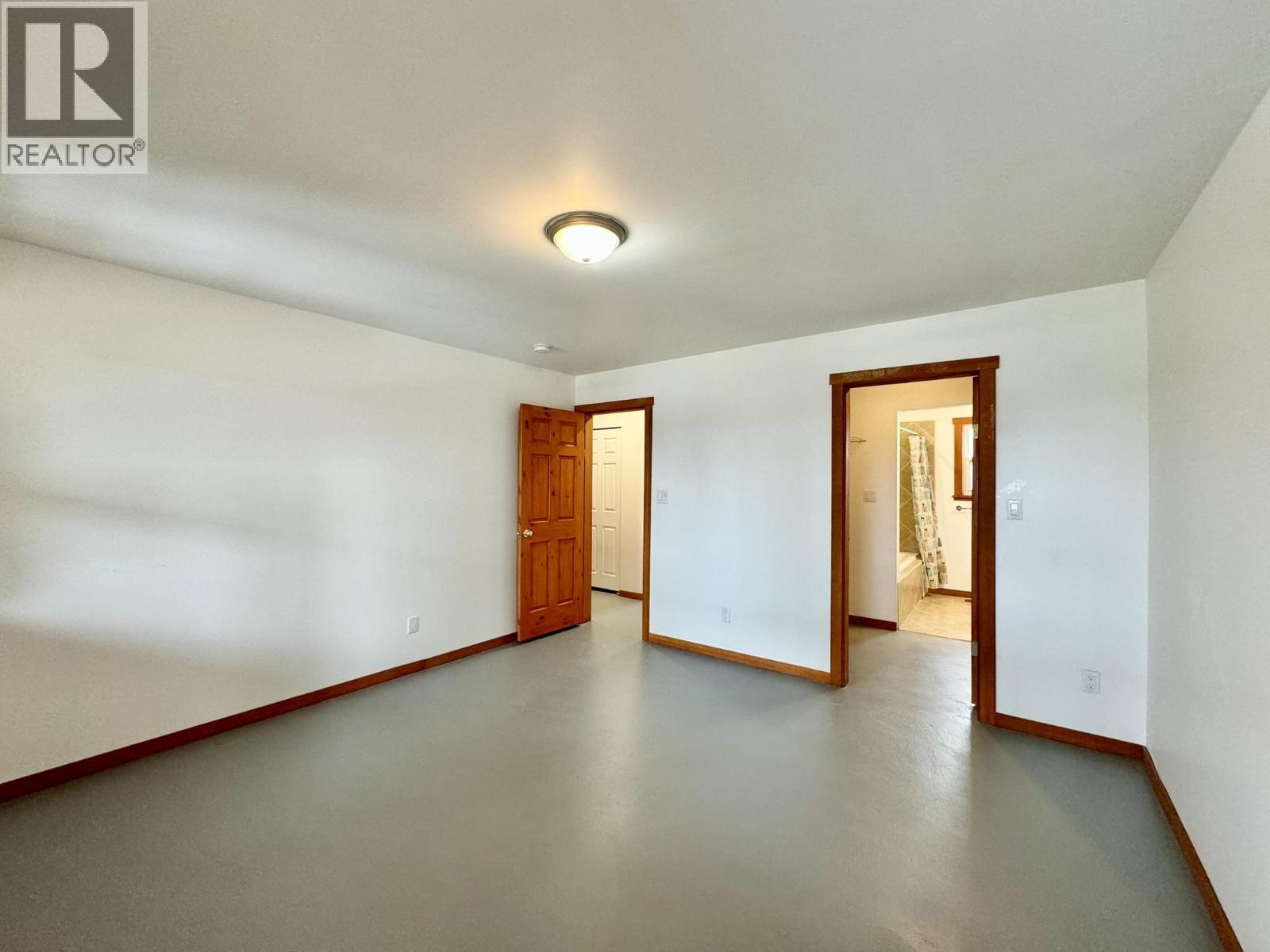 6352 WOLFE ROAD, Horse Lake