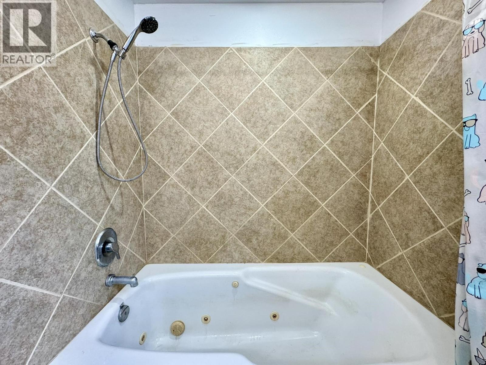 6352 WOLFE ROAD, Horse Lake