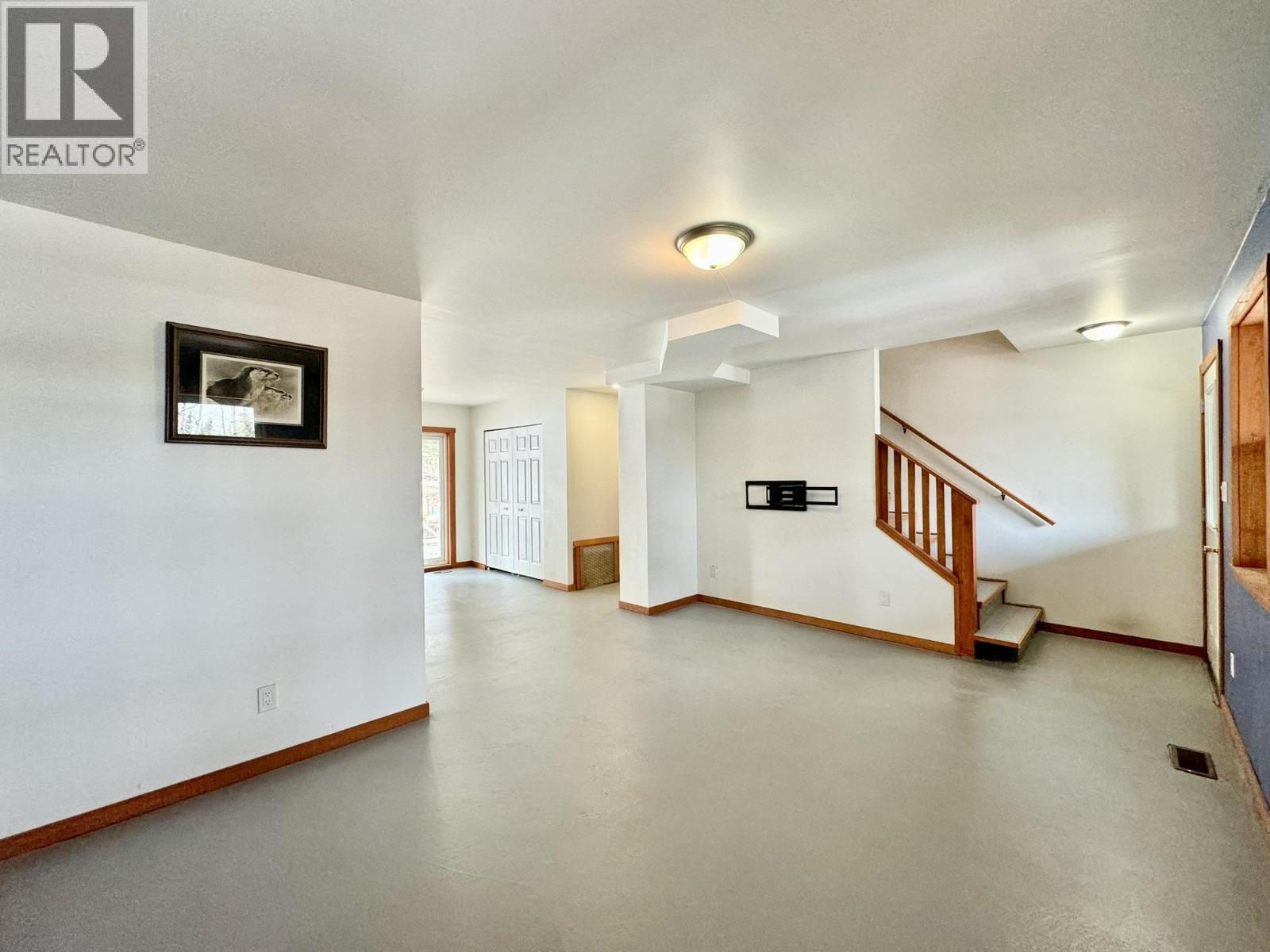 6352 WOLFE ROAD, Horse Lake