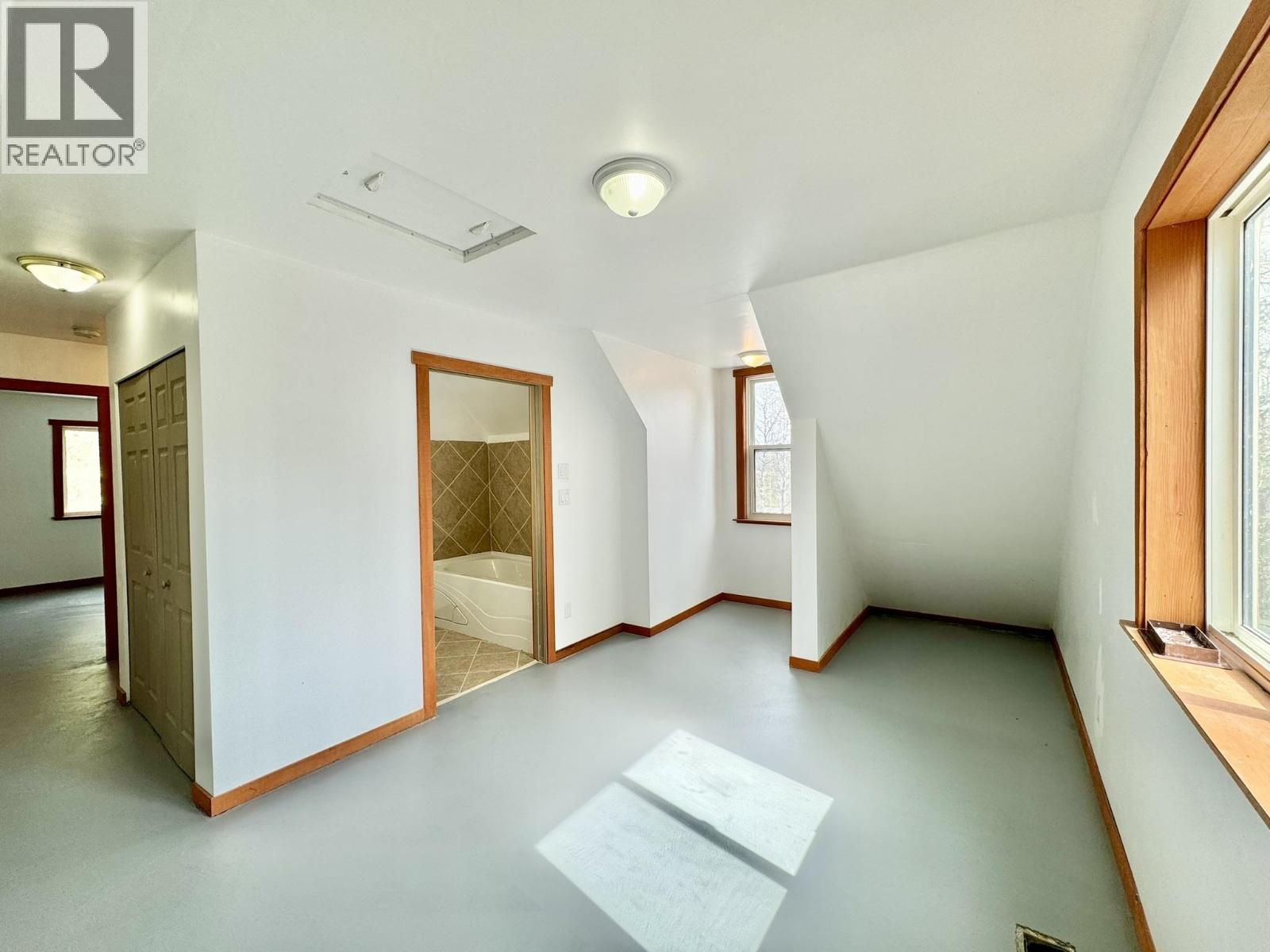 6352 WOLFE ROAD, Horse Lake