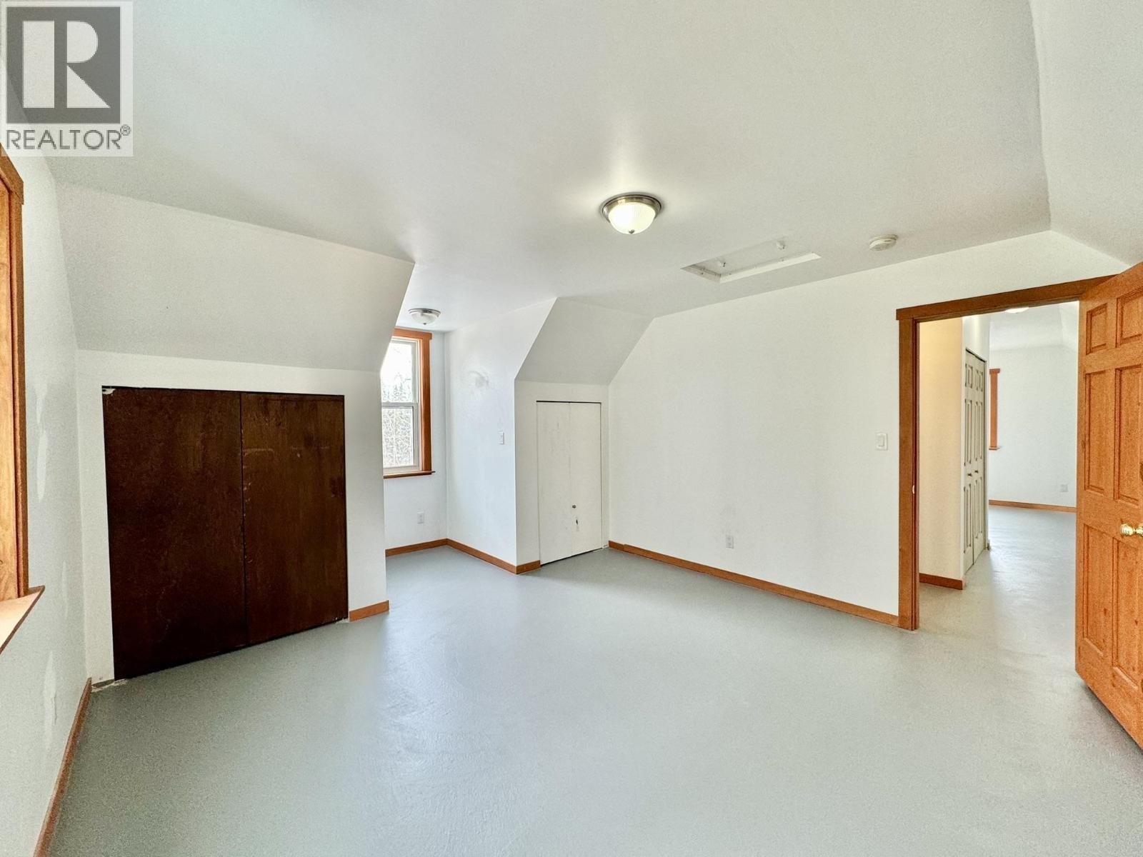 6352 WOLFE ROAD, Horse Lake