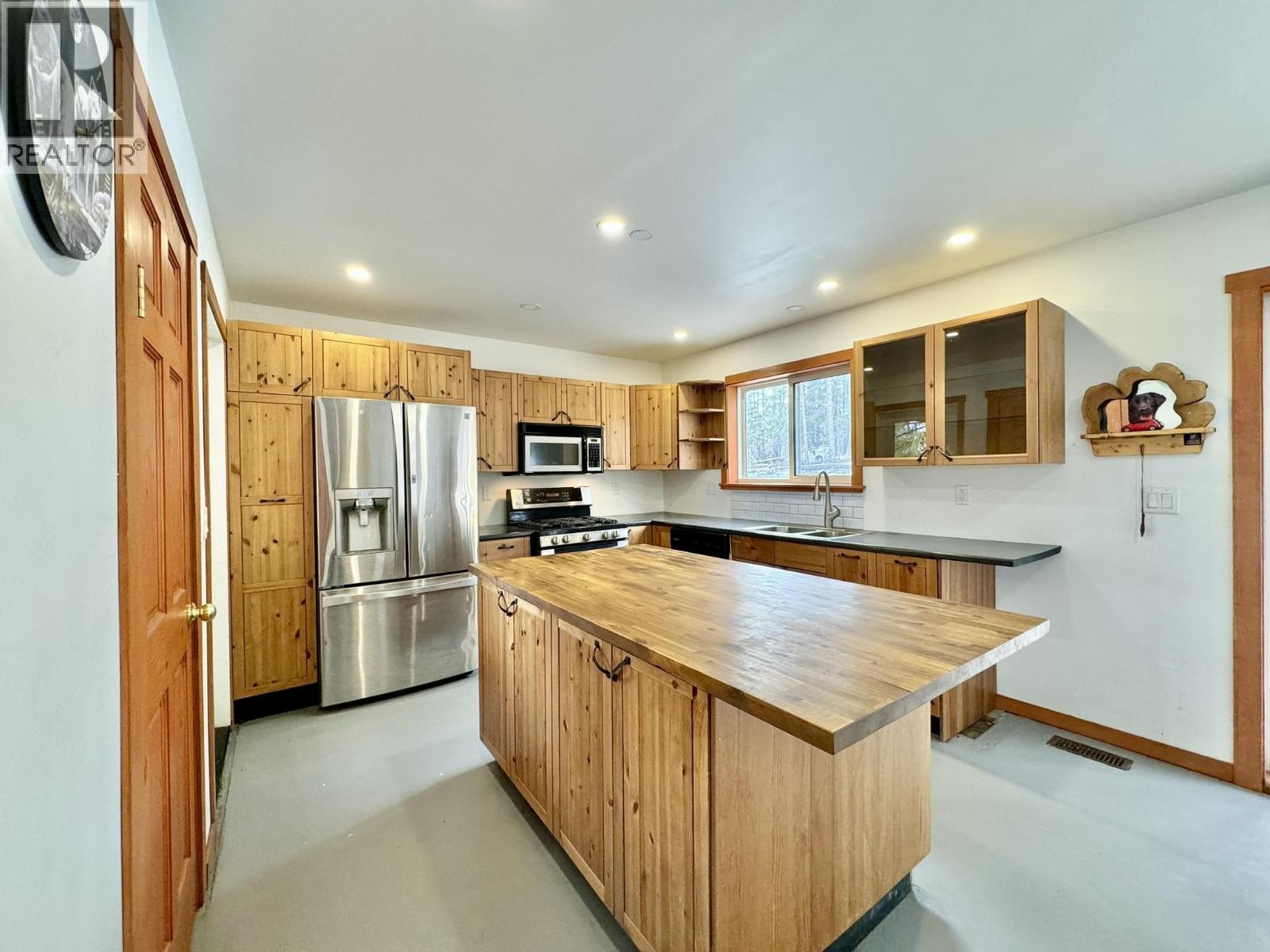 6352 WOLFE ROAD, Horse Lake