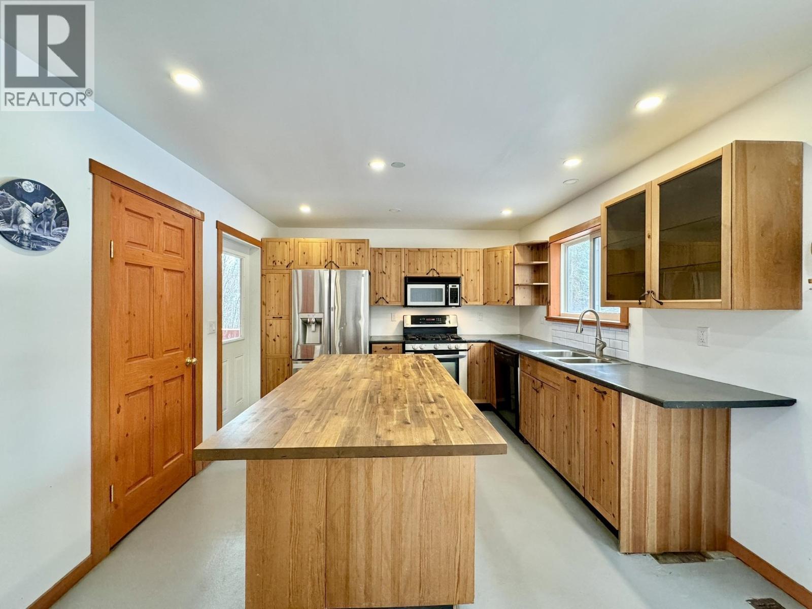 6352 WOLFE ROAD, Horse Lake