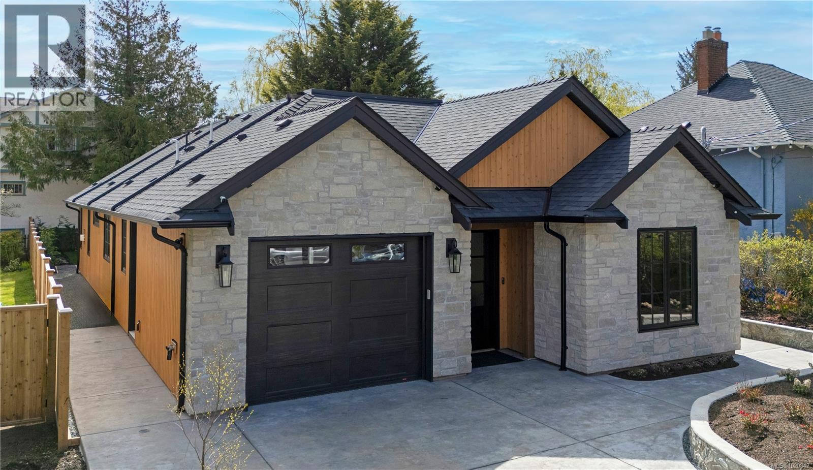  2189 BeaverBrooke Street, Oak Bay