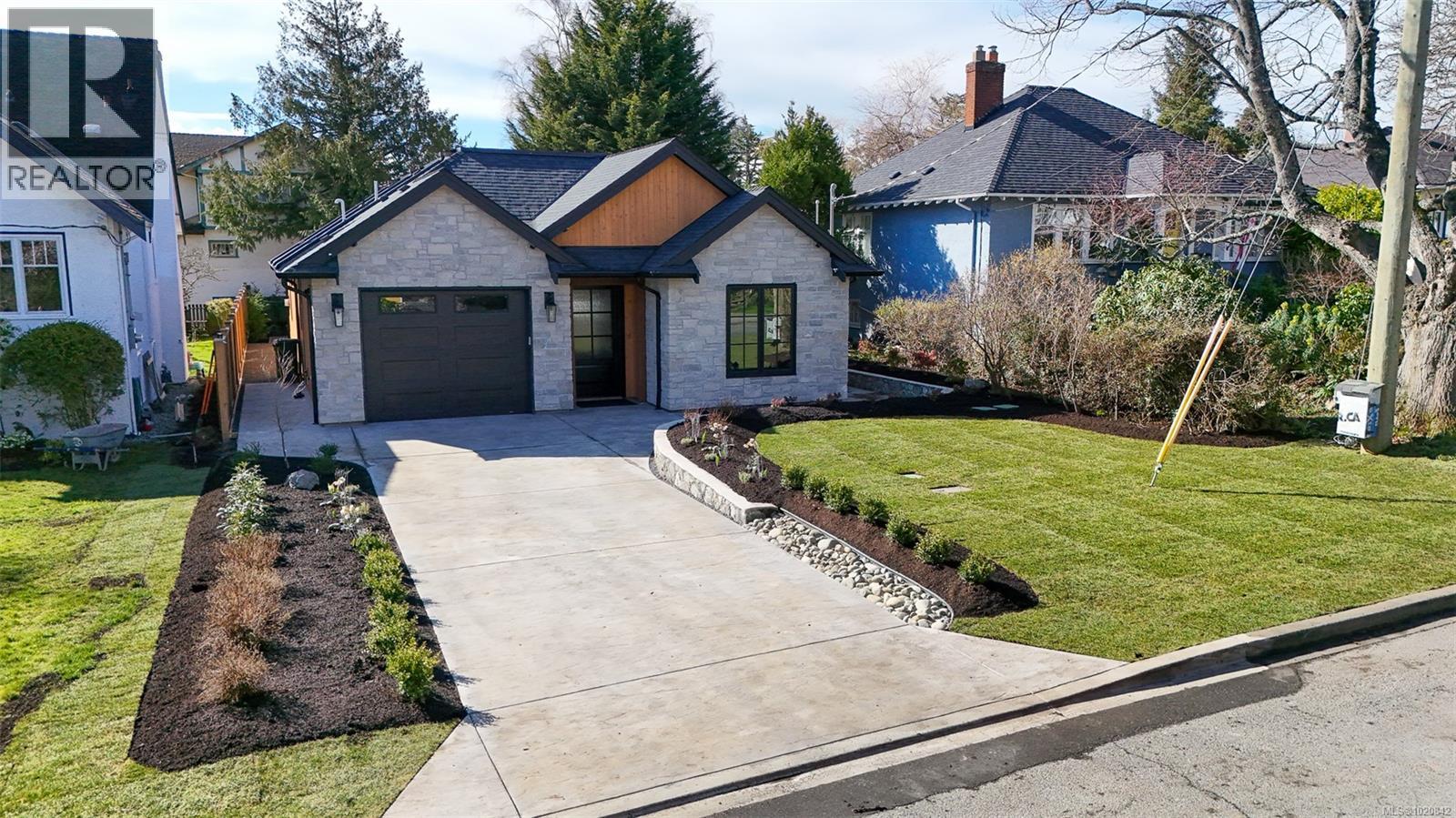  2189 BeaverBrooke Street, Oak Bay