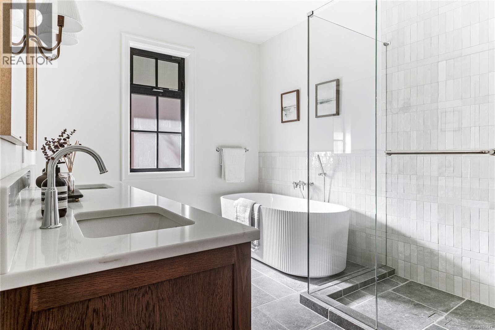  2189 BeaverBrooke Street, Oak Bay