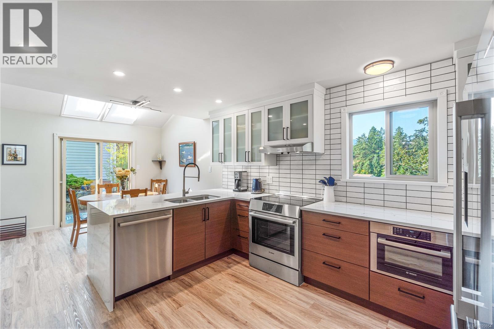 3132 Robin Hood Dr, Nanaimo