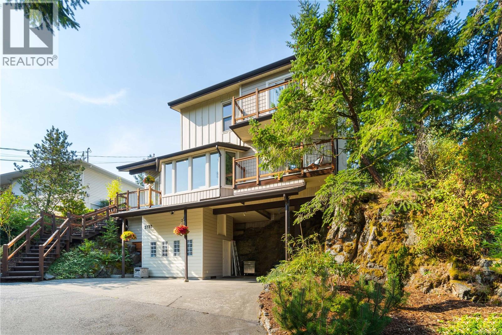 3132 Robin Hood Dr, Nanaimo