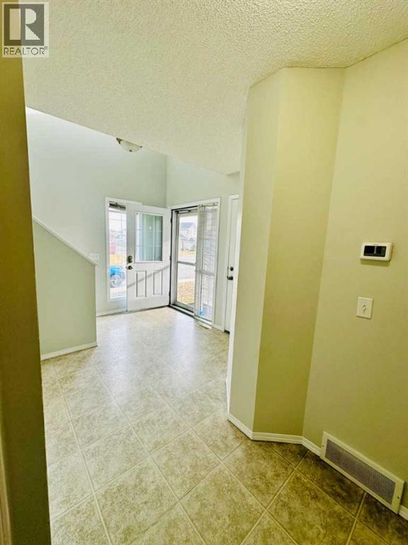 Single Family House for Sale in  Royal Elm Way NW Royal Oak Calgary 