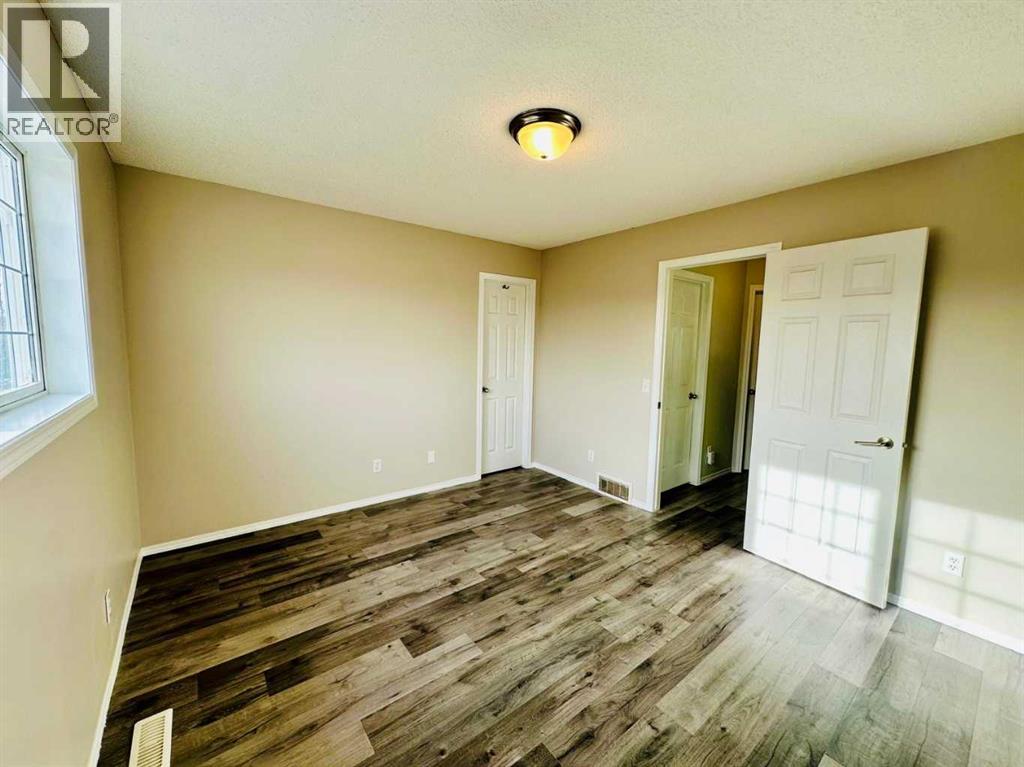 Single Family House for Sale in  Royal Elm Way NW Royal Oak Calgary 