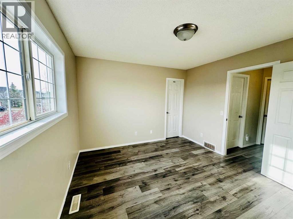 Single Family House for Sale in  Royal Elm Way NW Royal Oak Calgary 