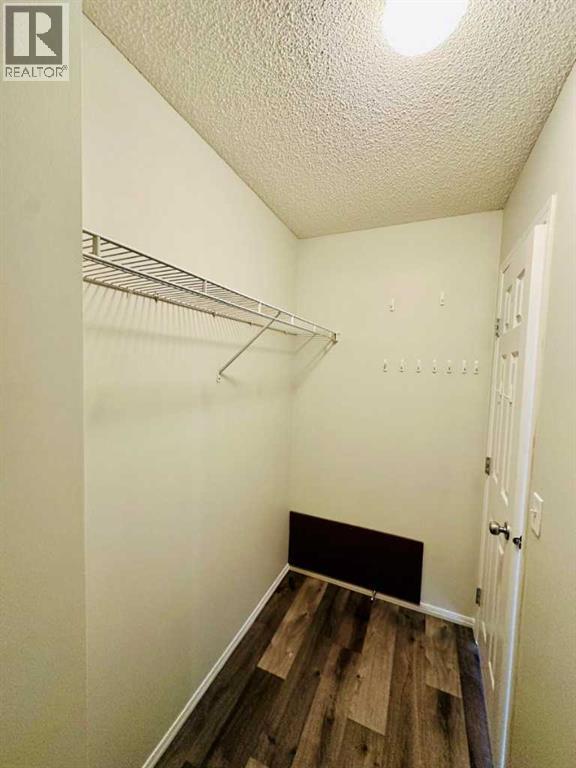 Single Family House for Sale in  Royal Elm Way NW Royal Oak Calgary 