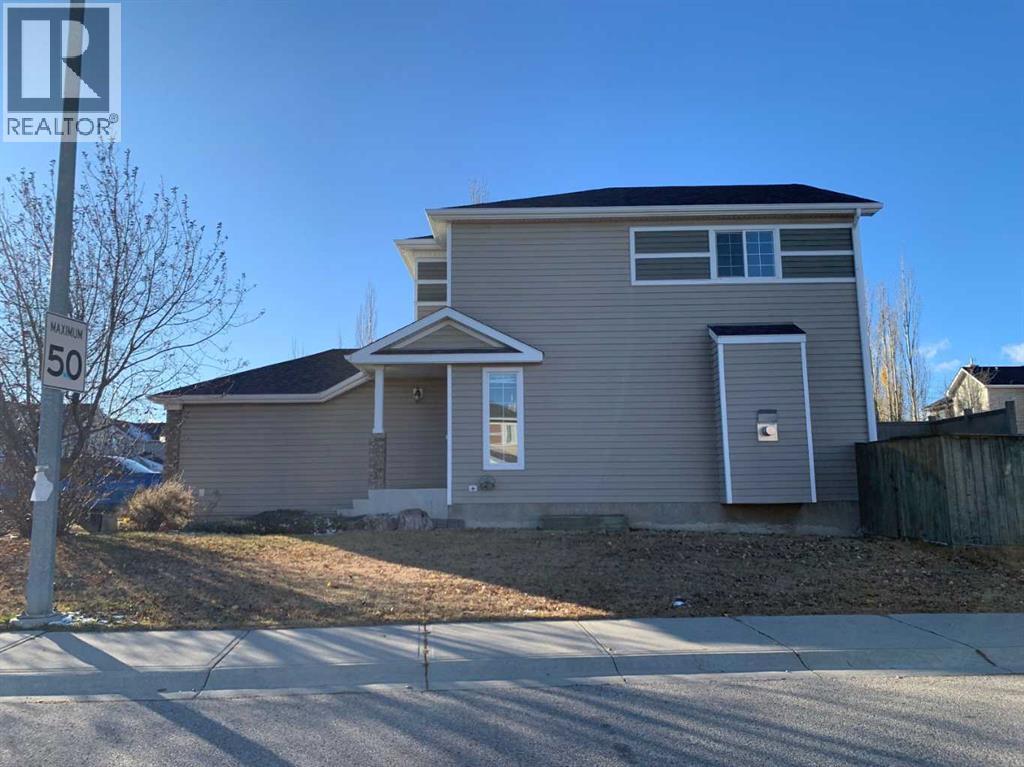 Single Family House for Sale in  Royal Elm Way NW Royal Oak Calgary 