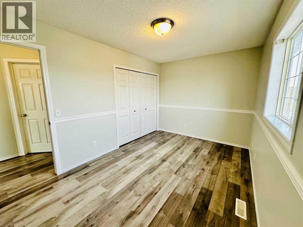 Single Family House for Sale in  Royal Elm Way NW Royal Oak Calgary 