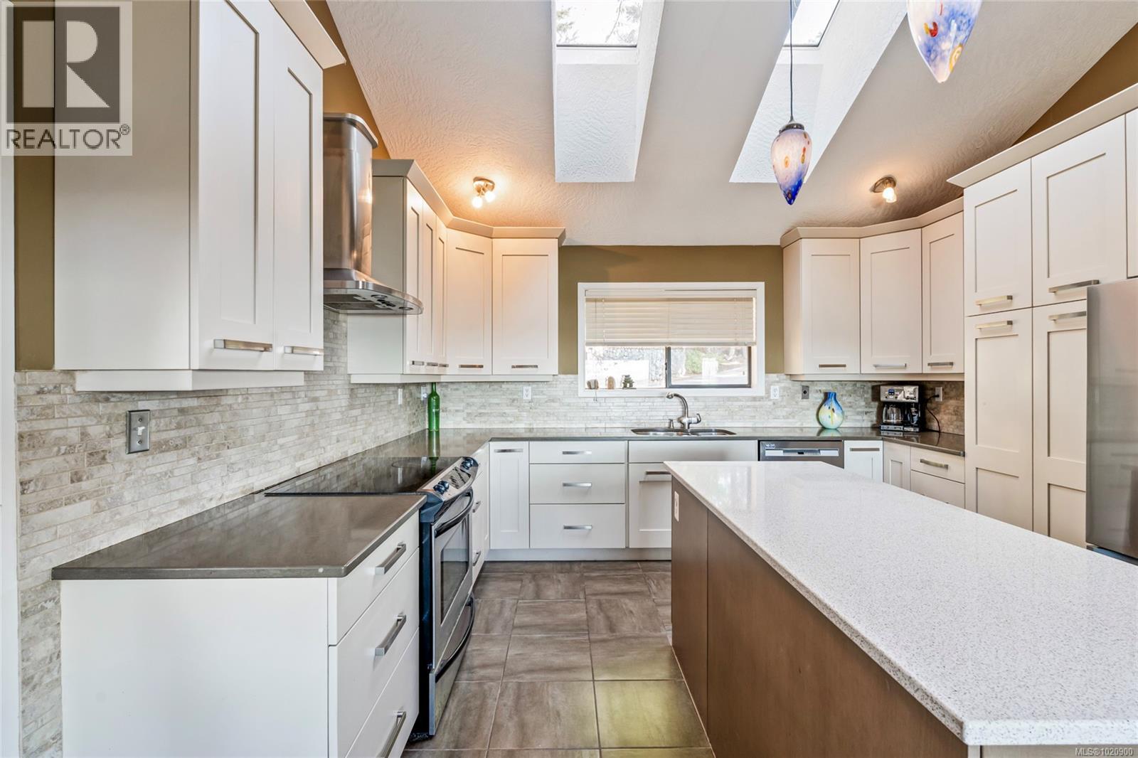 3475 Blue Sky Pl, Colwood