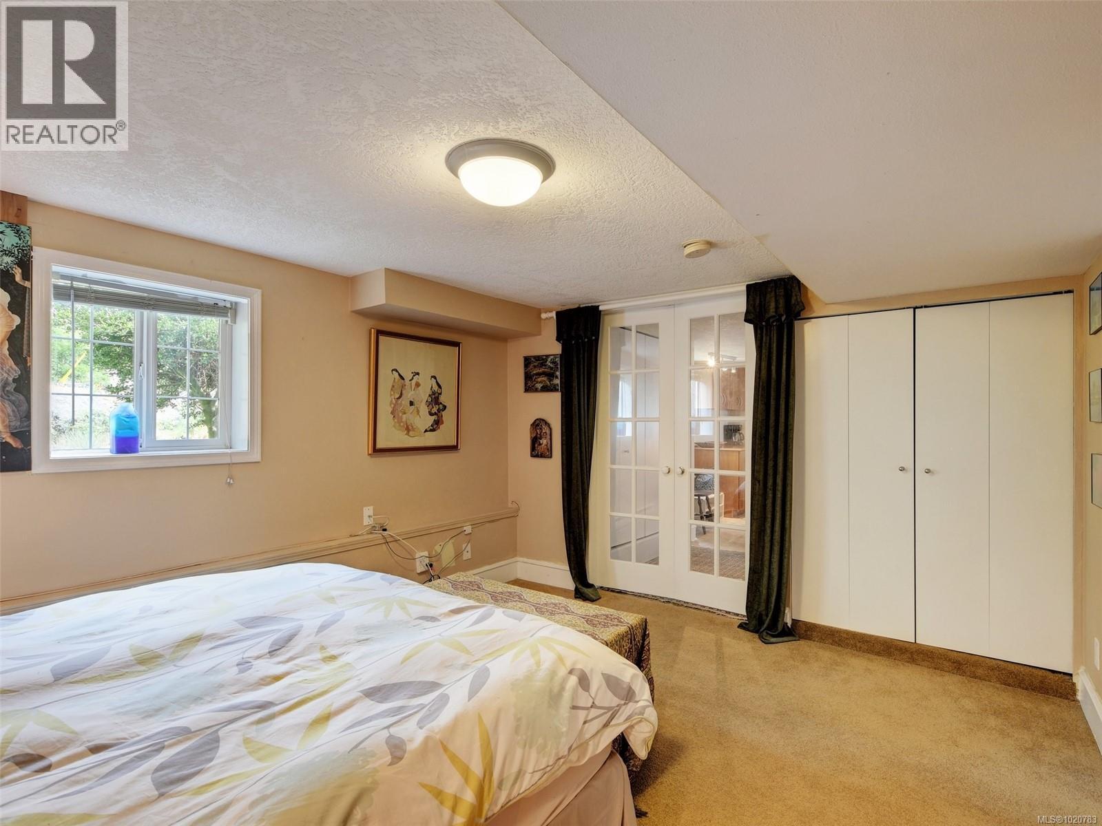 2723 Mt. Stephen Ave, Victoria