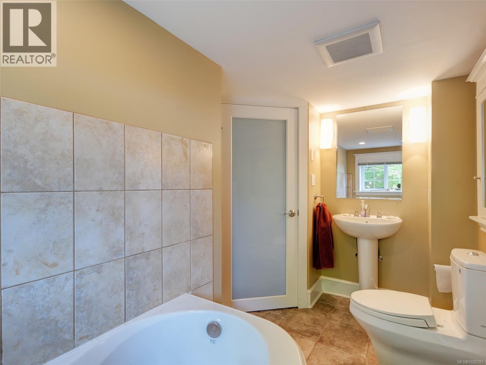 2723 Mt. Stephen Ave, Victoria