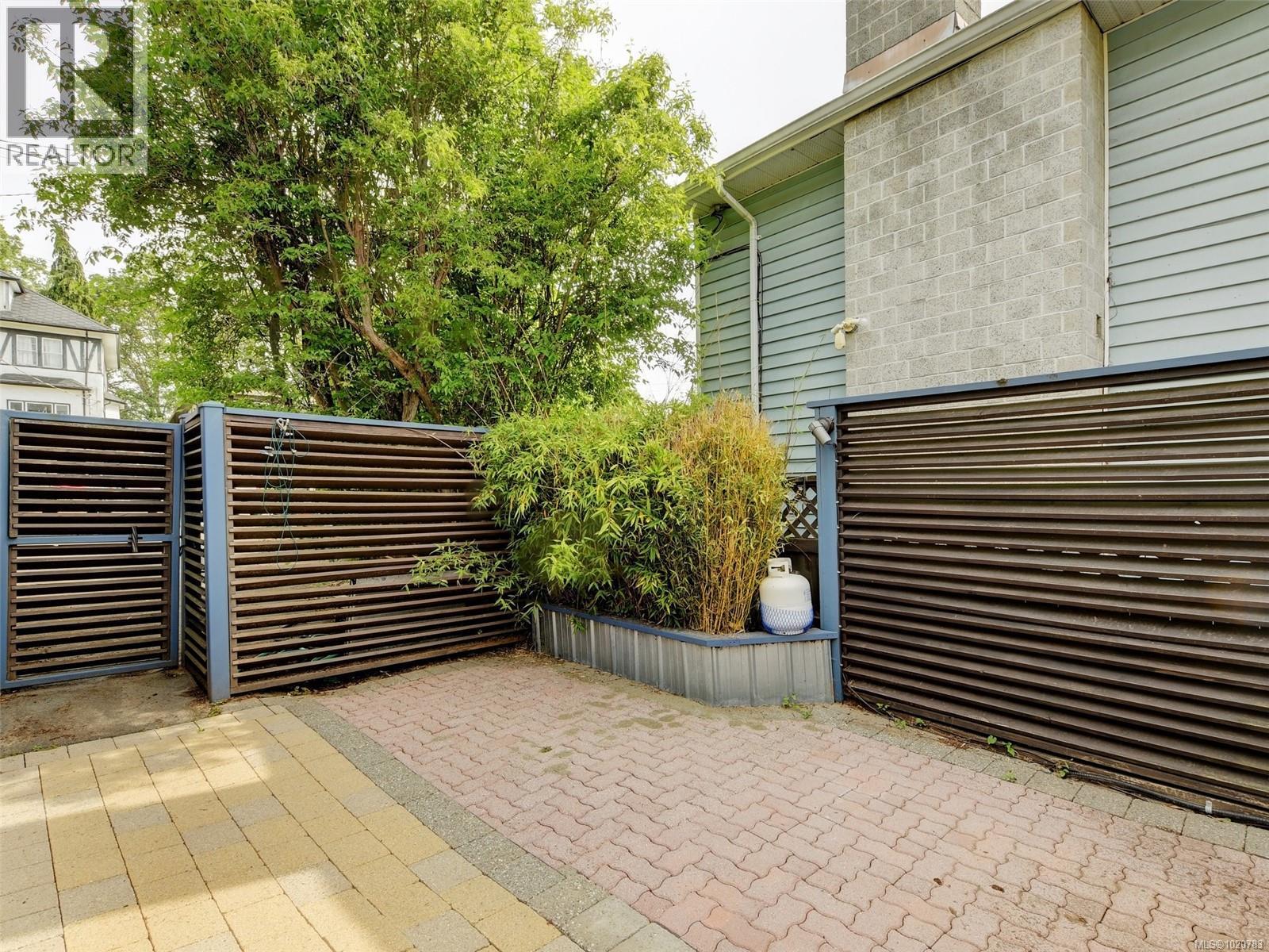 2723 Mt. Stephen Ave, Victoria