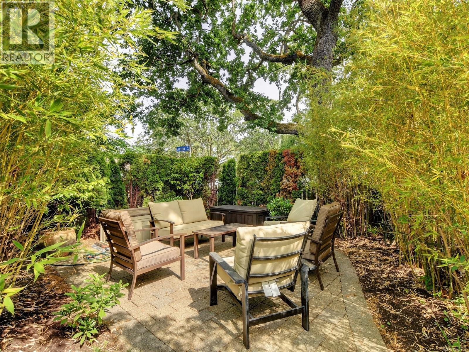 2723 Mt. Stephen Ave, Victoria