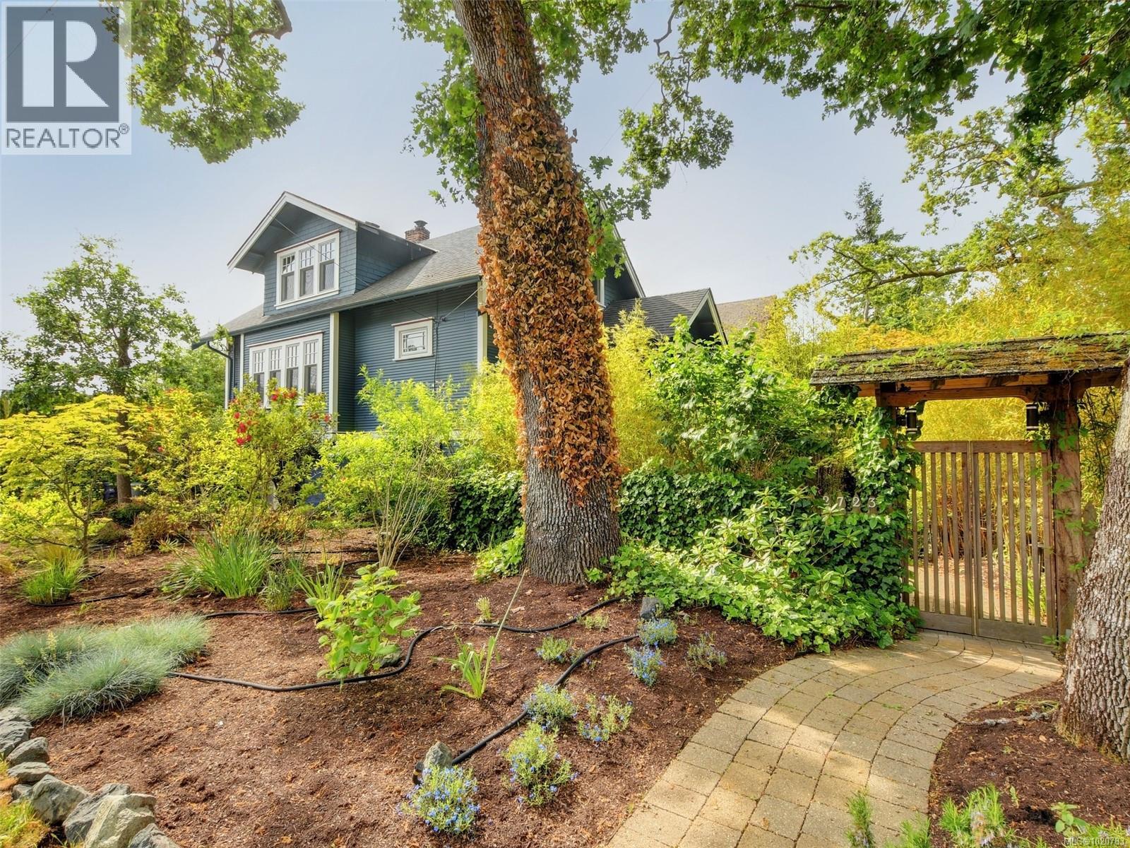 2723 Mt. Stephen Ave, Victoria