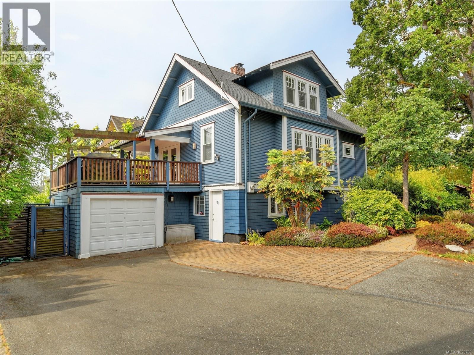 2723 Mt. Stephen Ave, Victoria