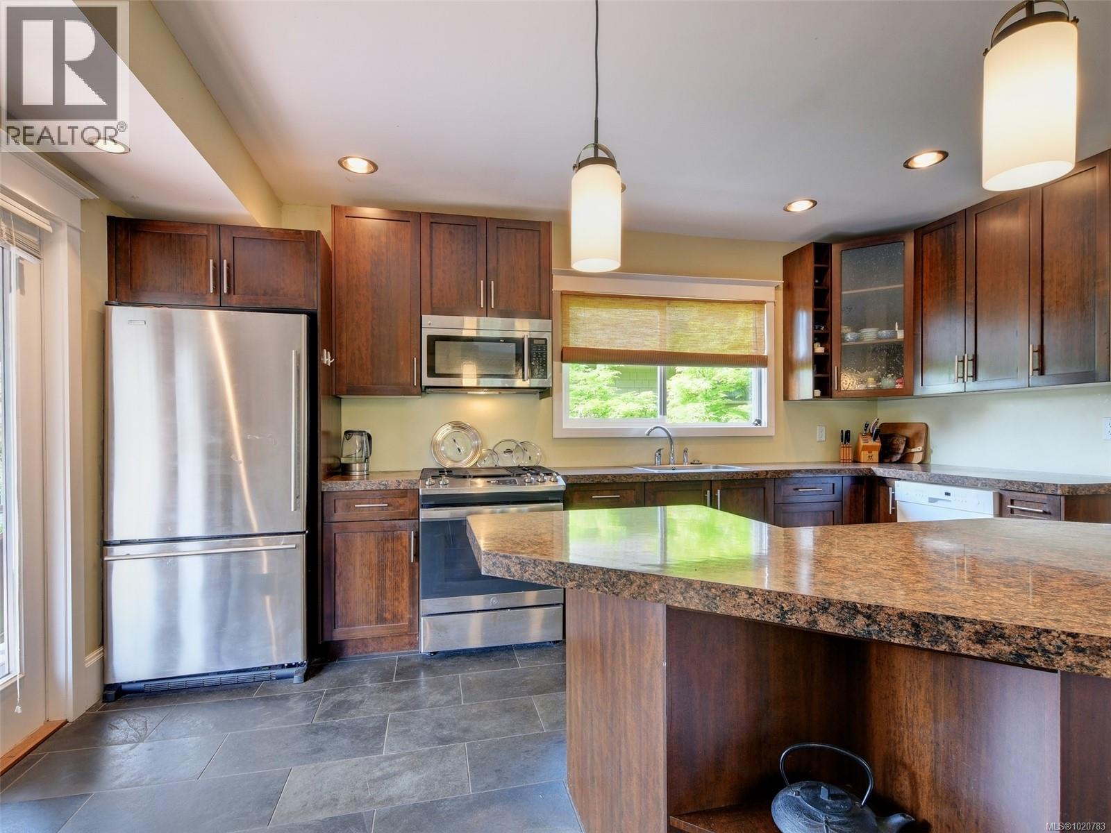 2723 Mt. Stephen Ave, Victoria