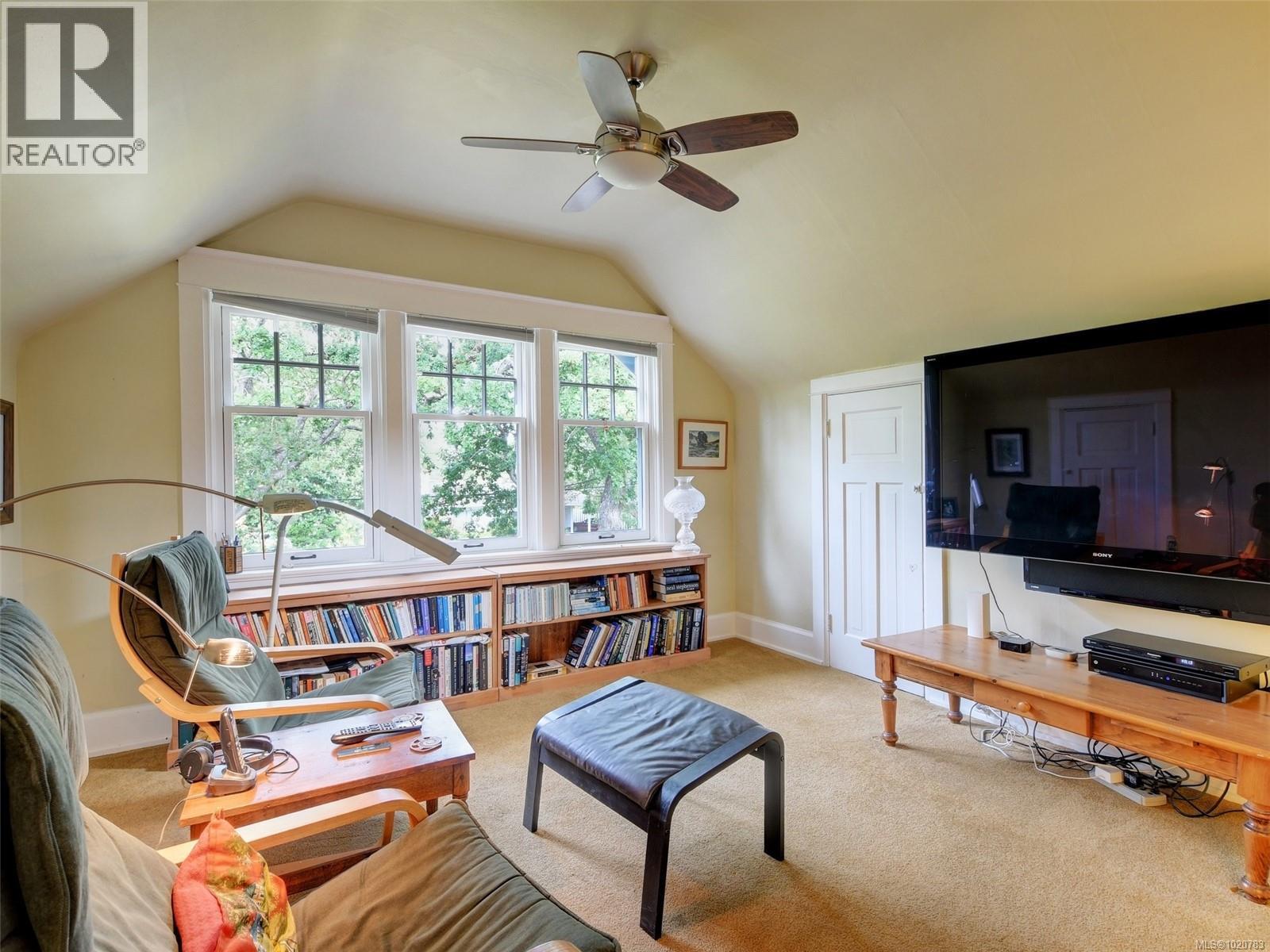 2723 Mt. Stephen Ave, Victoria