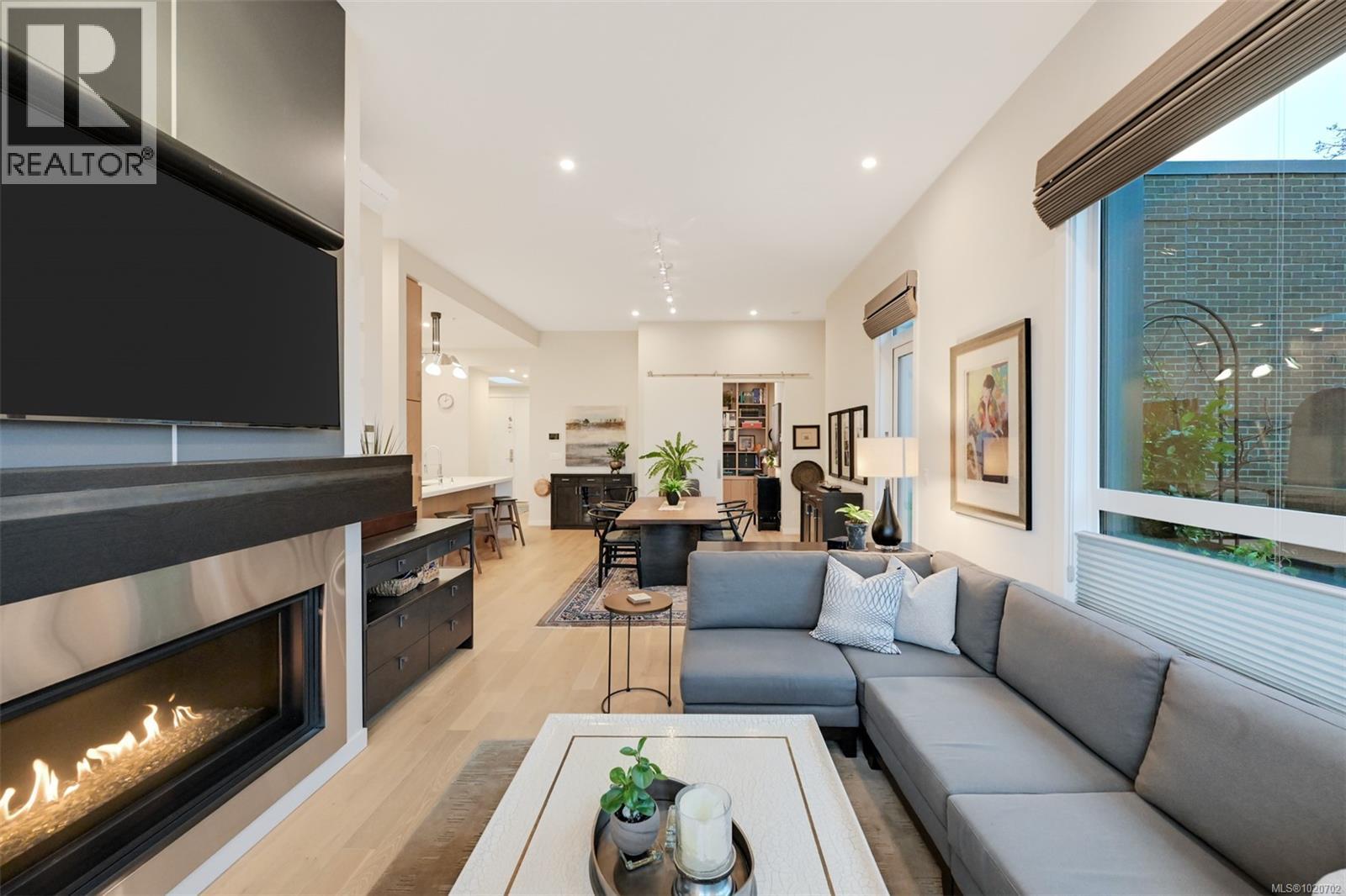 PH5 2285 Bowker Avenue, Oak Bay