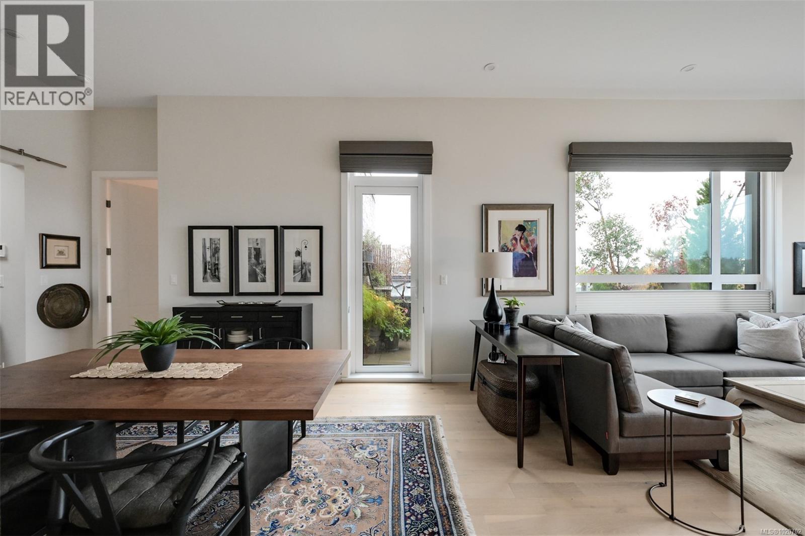 PH5 2285 Bowker Avenue, Oak Bay