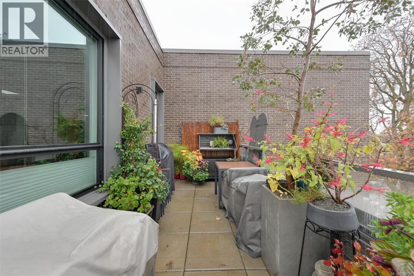 PH5 2285 Bowker Avenue, Oak Bay