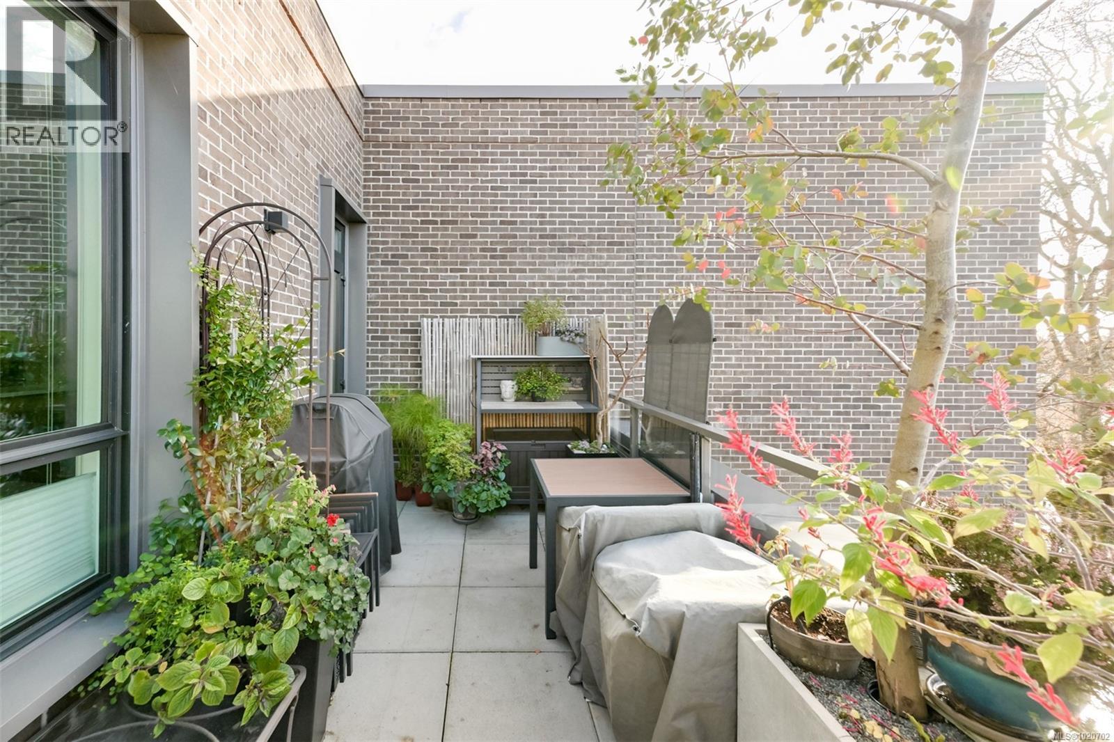 PH5 2285 Bowker Avenue, Oak Bay