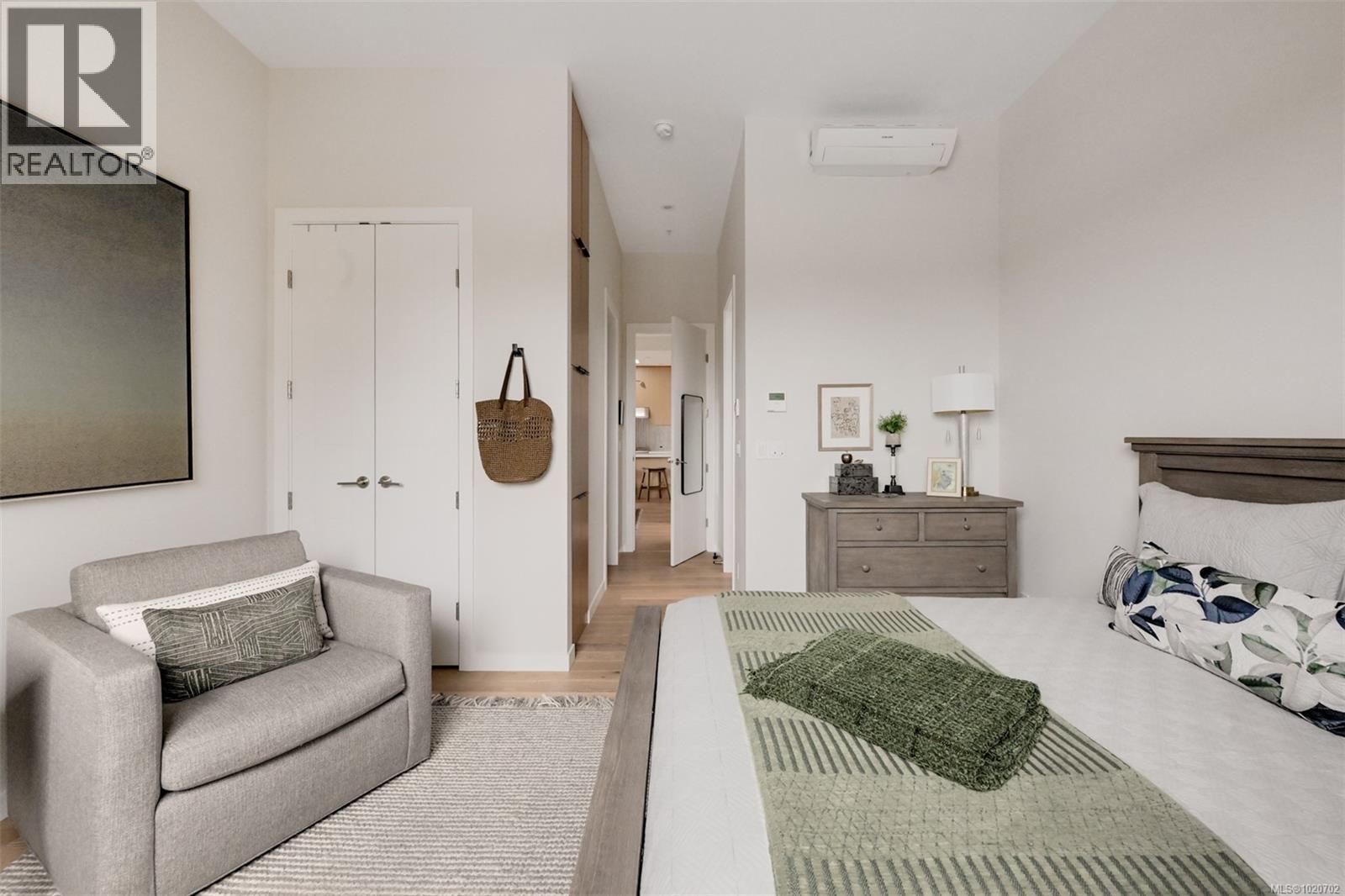 PH5 2285 Bowker Avenue, Oak Bay