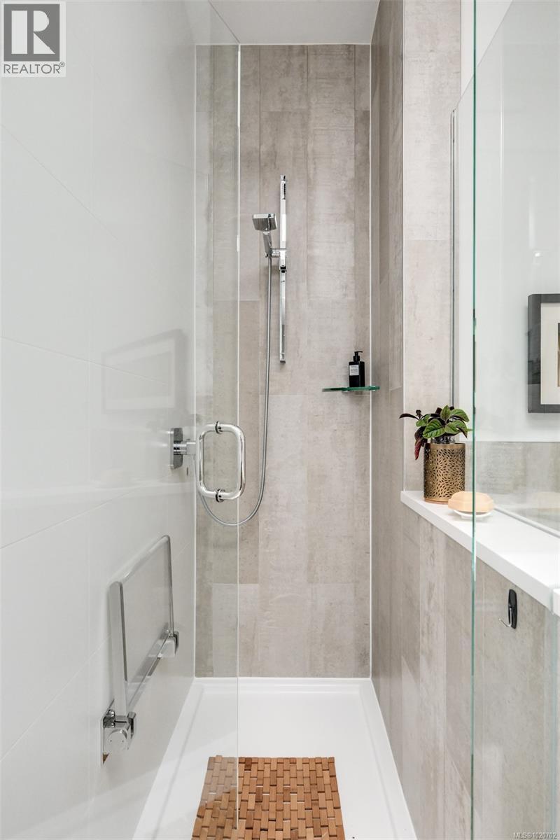 PH5 2285 Bowker Avenue, Oak Bay