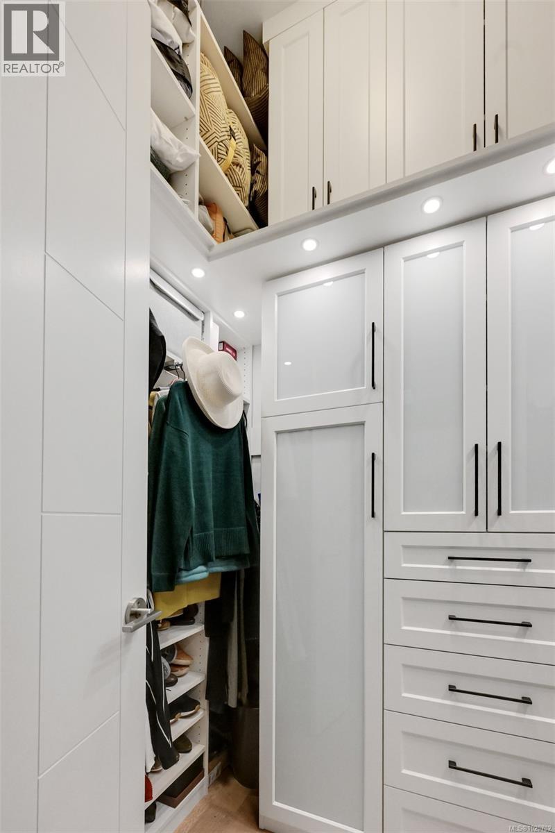 PH5 2285 Bowker Avenue, Oak Bay