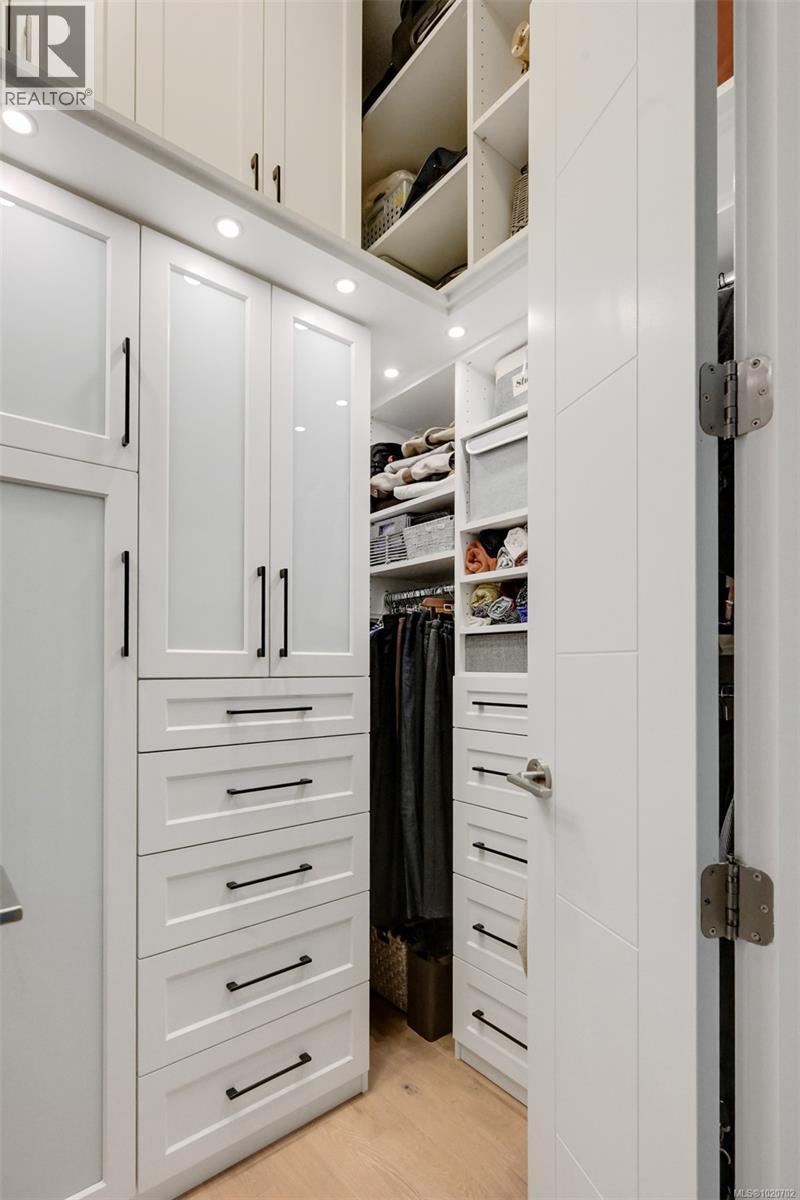 PH5 2285 Bowker Avenue, Oak Bay