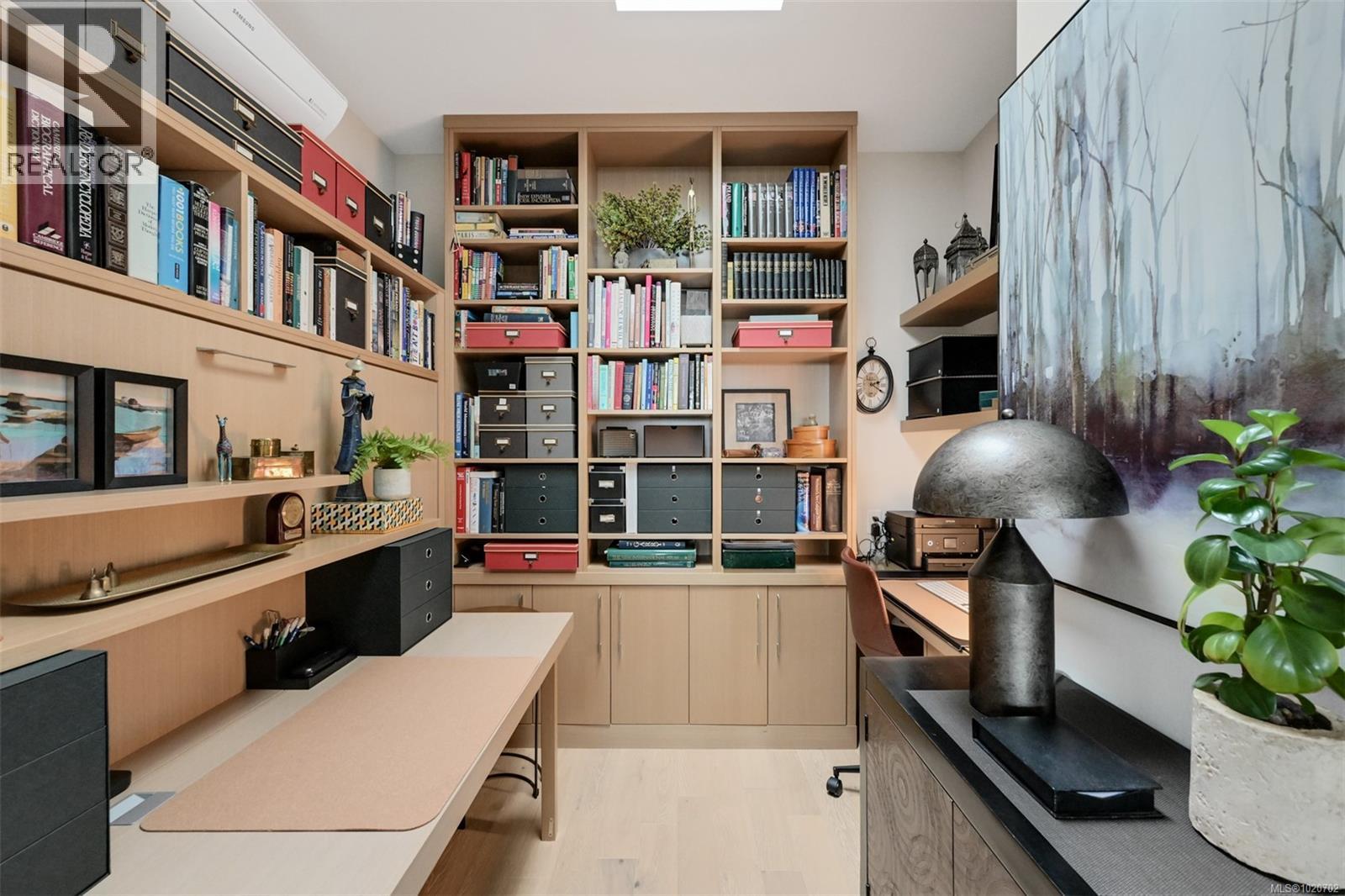 PH5 2285 Bowker Avenue, Oak Bay