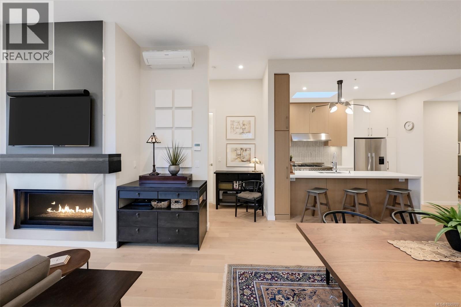 PH5 2285 Bowker Avenue, Oak Bay