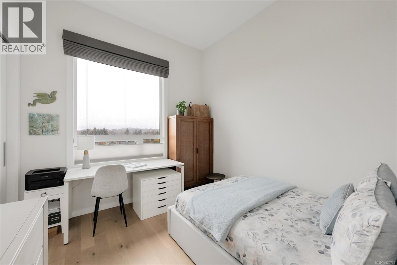 PH5 2285 Bowker Avenue, Oak Bay