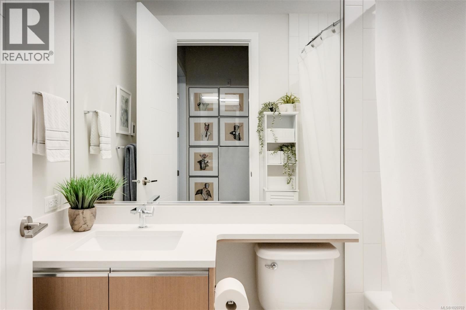 PH5 2285 Bowker Avenue, Oak Bay