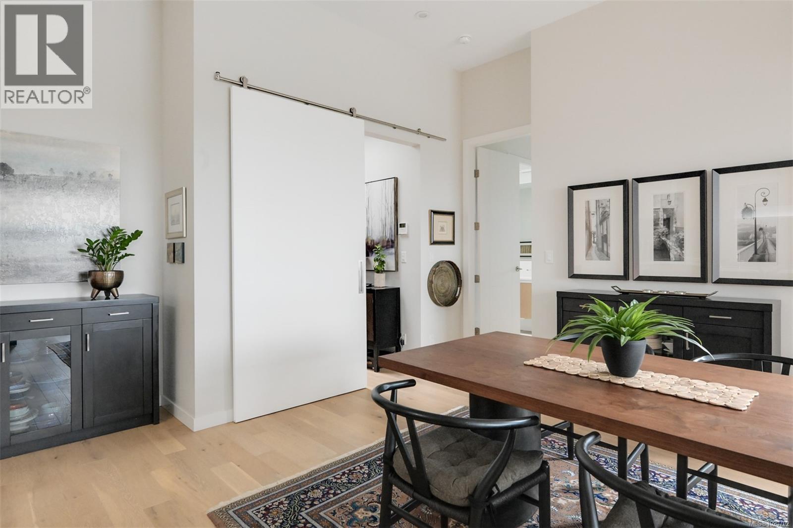 PH5 2285 Bowker Avenue, Oak Bay