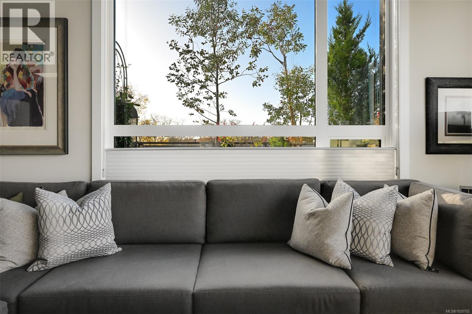 PH5 2285 Bowker Avenue, Oak Bay