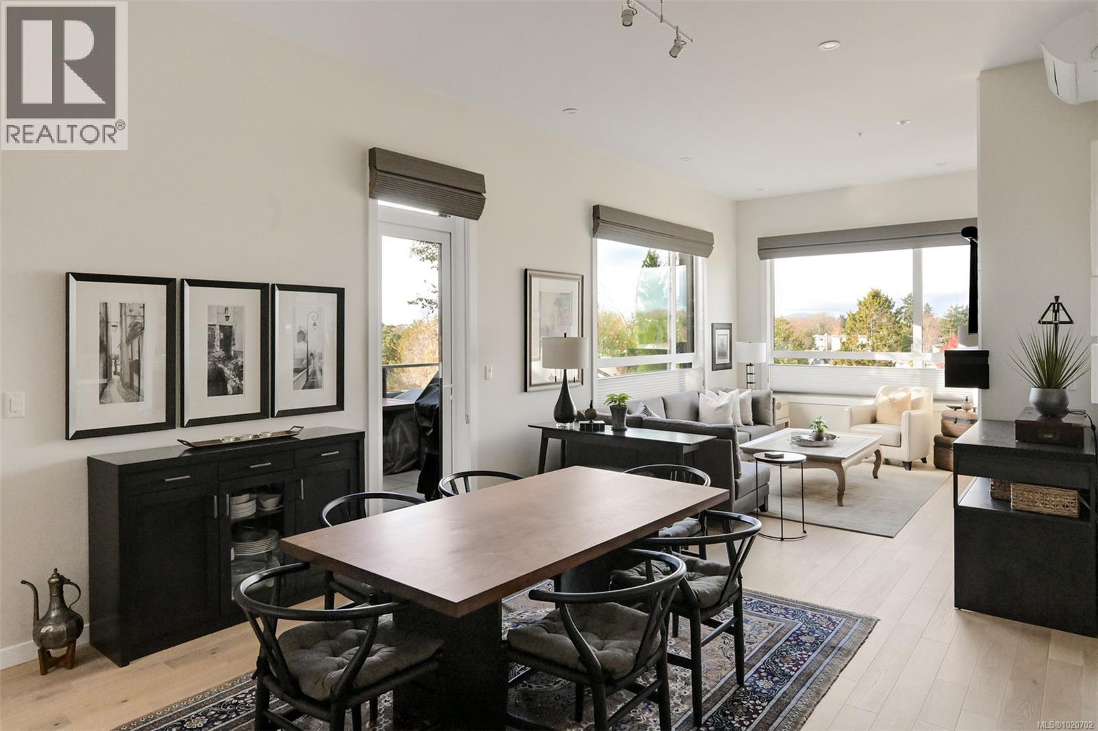 PH5 2285 Bowker Avenue, Oak Bay