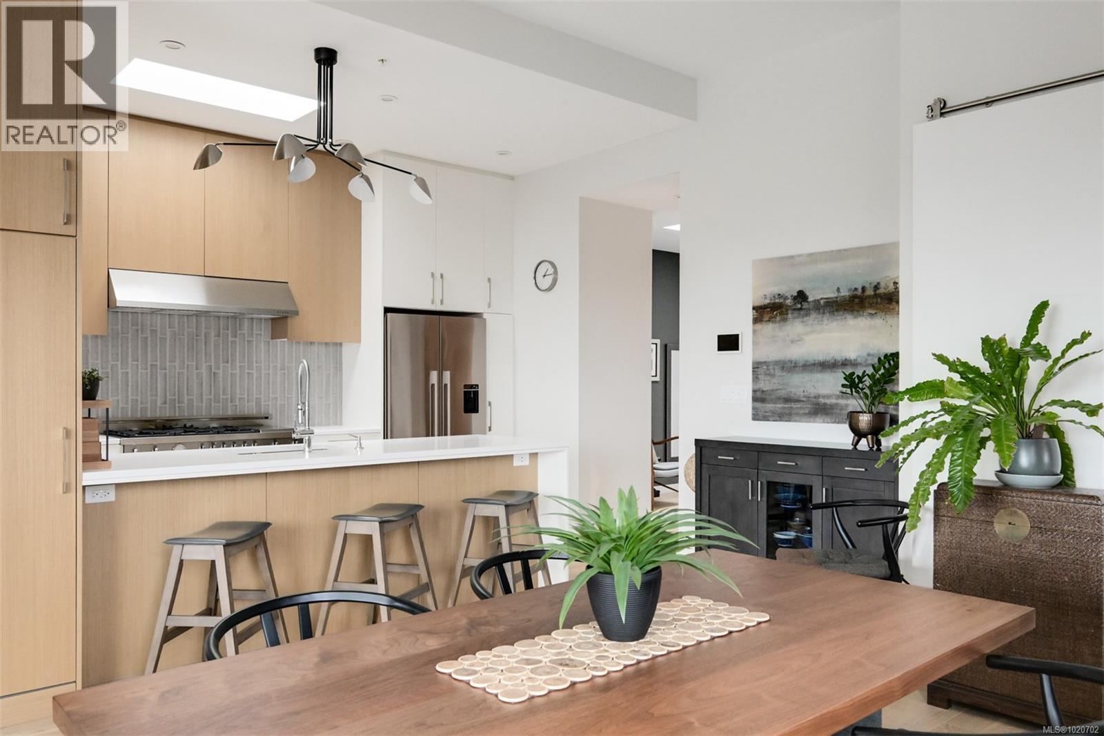 PH5 2285 Bowker Avenue, Oak Bay