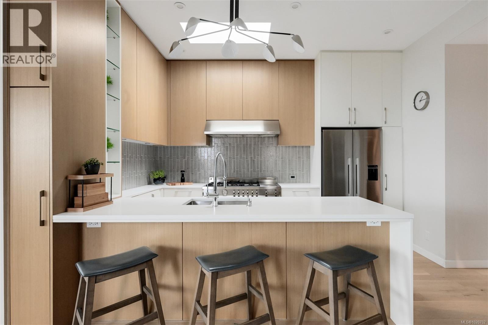 PH5 2285 Bowker Avenue, Oak Bay