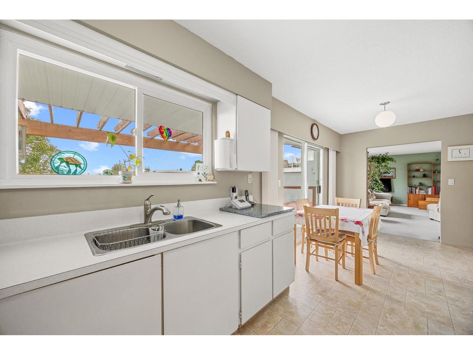 15856 BUENA VISTA AVENUE, White Rock