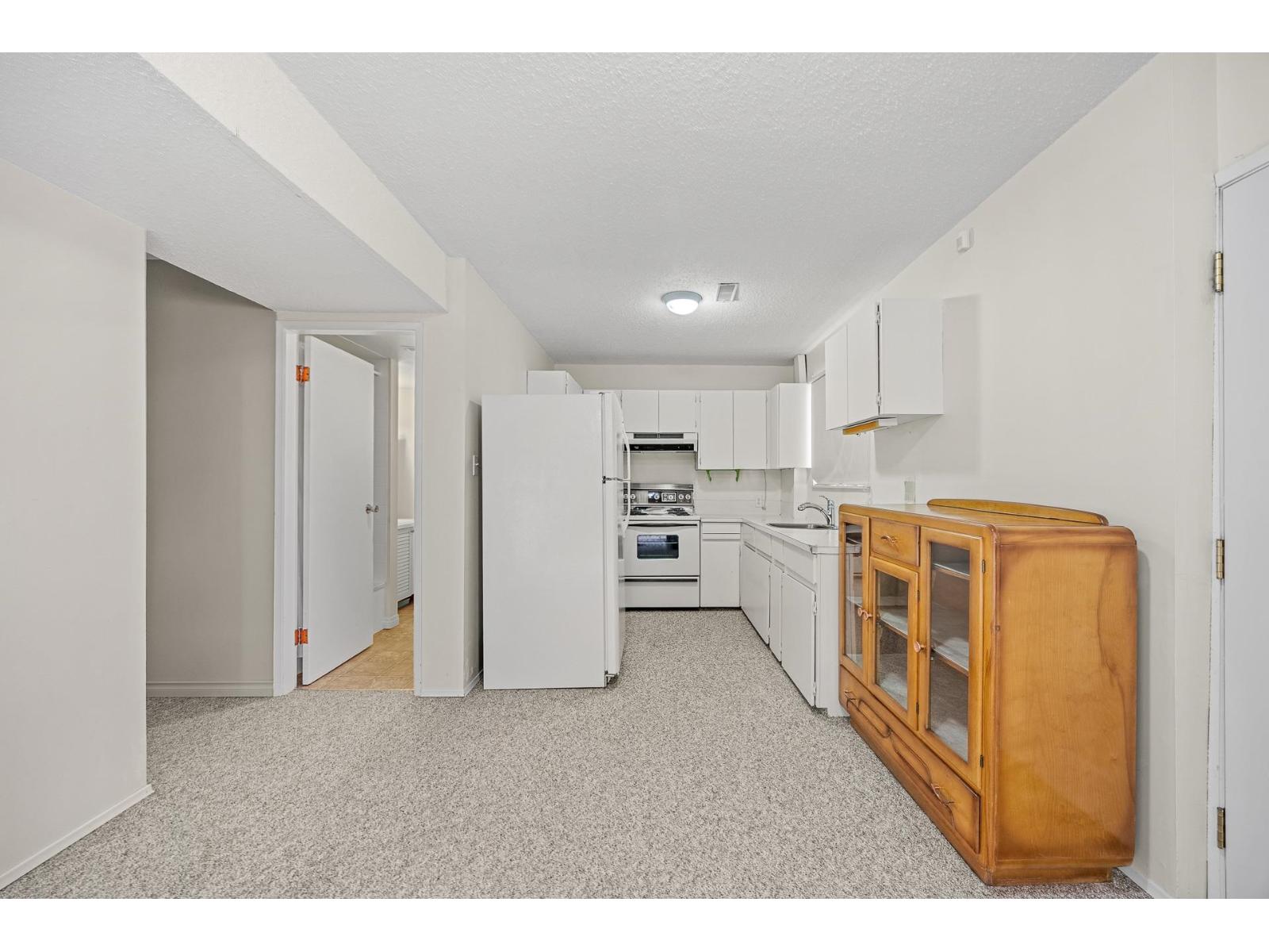 15856 BUENA VISTA AVENUE, White Rock