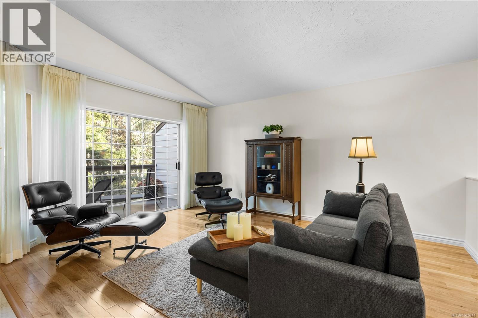 63 901 Kentwood Lane, Saanich