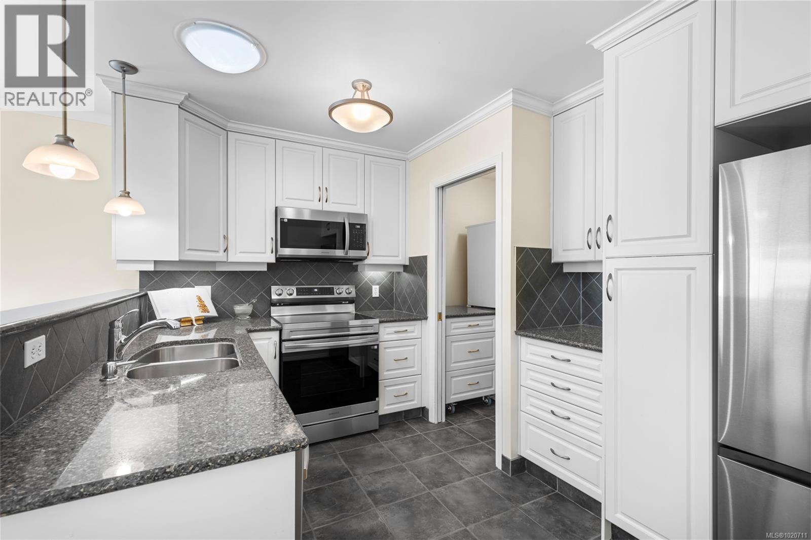 63 901 Kentwood Lane, Saanich