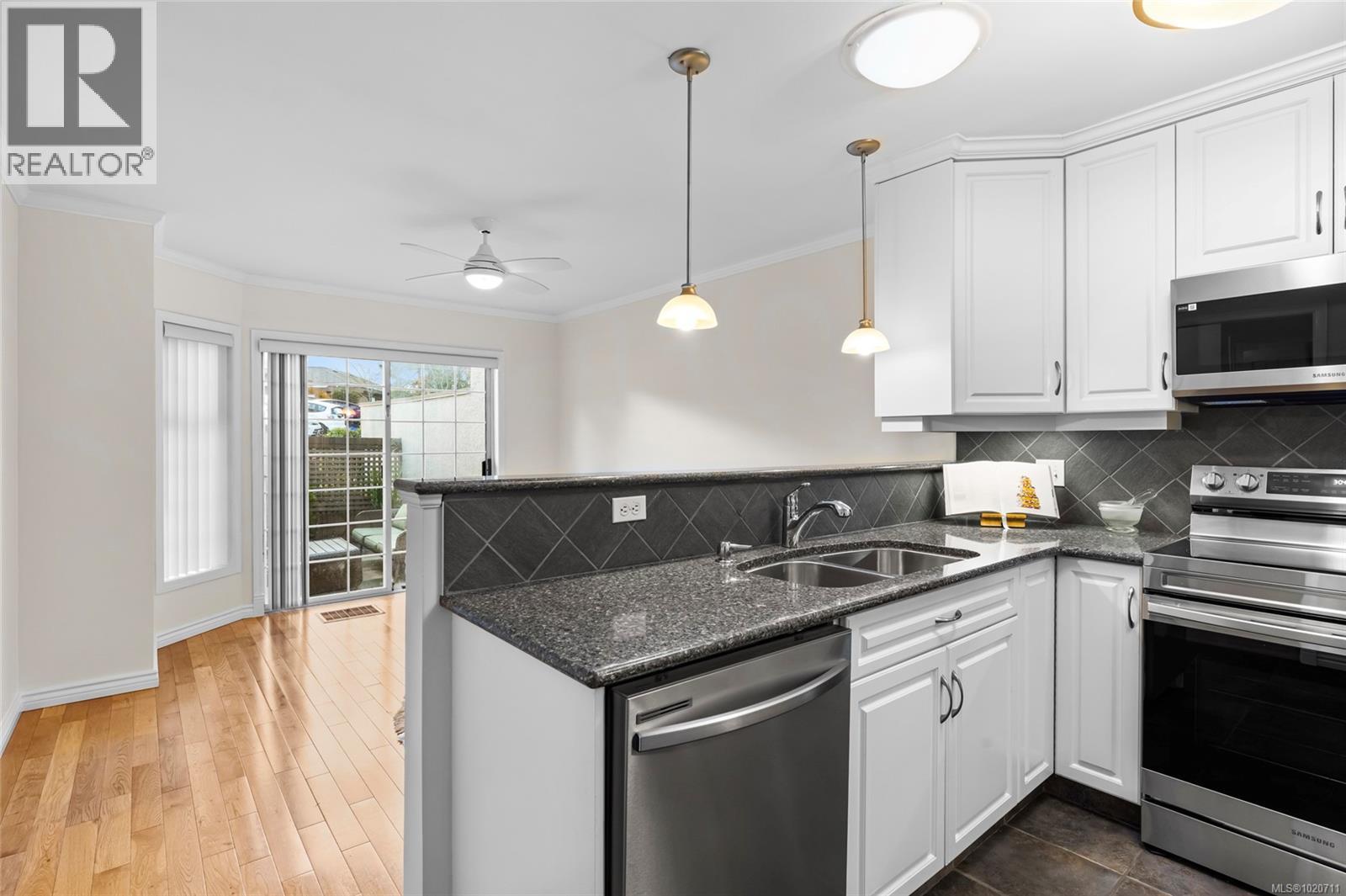 63 901 Kentwood Lane, Saanich