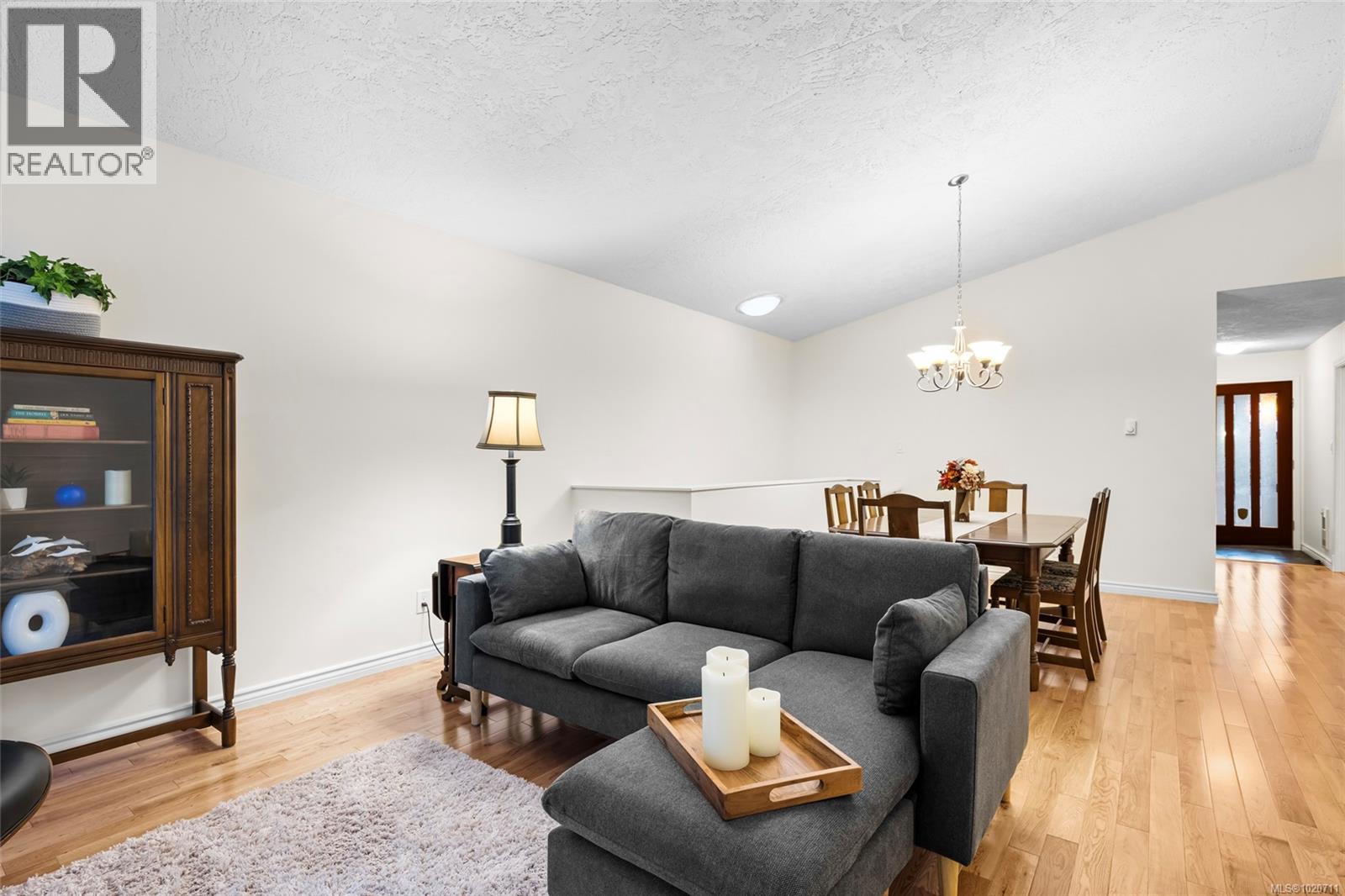 63 901 Kentwood Lane, Saanich